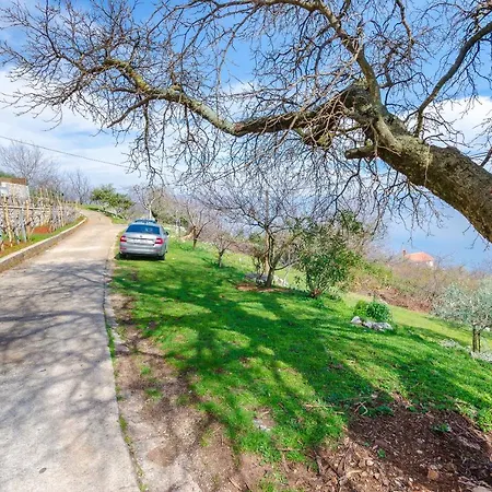 Semesterbostad House Marija