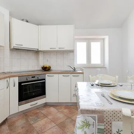 Semesterbostad House Marija *