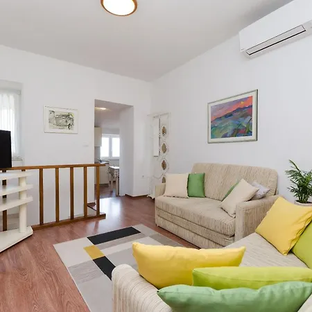 Semesterbostad House Marija *